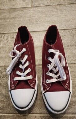 Kids Casual Canvas Sneakers in Burgundy
